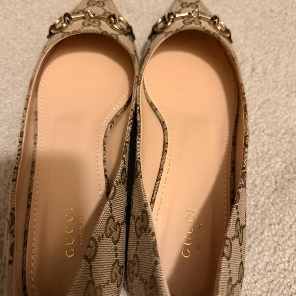 Gucci Beige Monogram Loafers with Gold Detail - Picture 3 of 9
